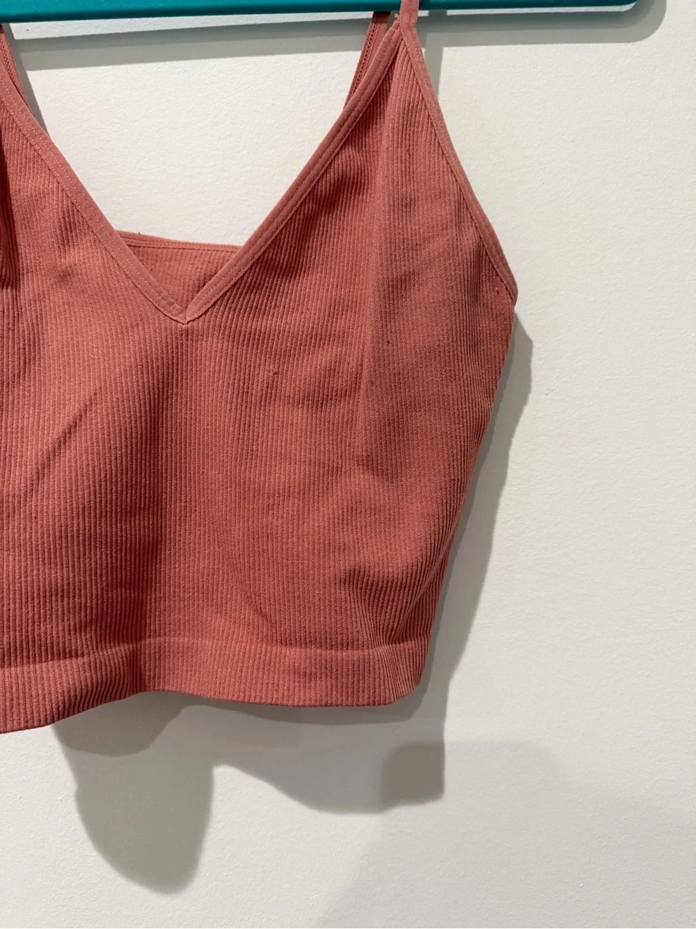 Amazon Rust Pink Ribbed V-Neck Crop Top - Picture 2 of 4